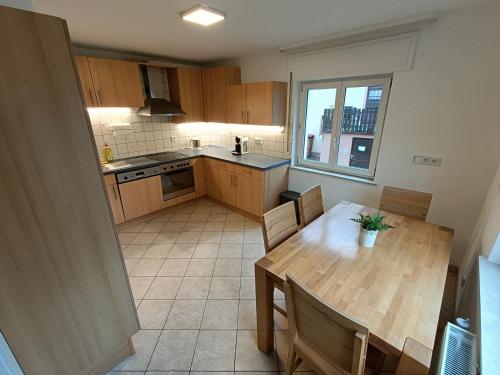 Kitchen, Geraumige helle Wohnung im grunen Taunus mit Privatparkplatz in Schlangenbad