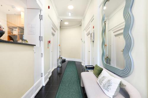 Assaha Hyde Park Apartments - image 11