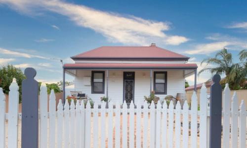 B&B Rutherglen - Charming 3 bedroom wine country cottage - Bed and Breakfast Rutherglen