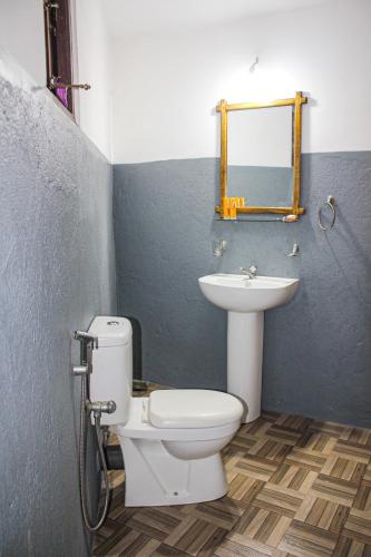 Double Room with Balcony image 10