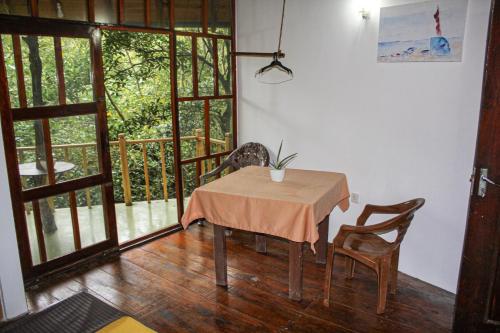 Double Room with Balcony image 8