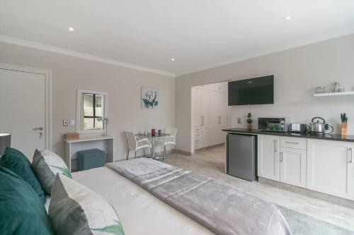Pezula - upmarket non- seafacing Studio, Knysna (photo 10)