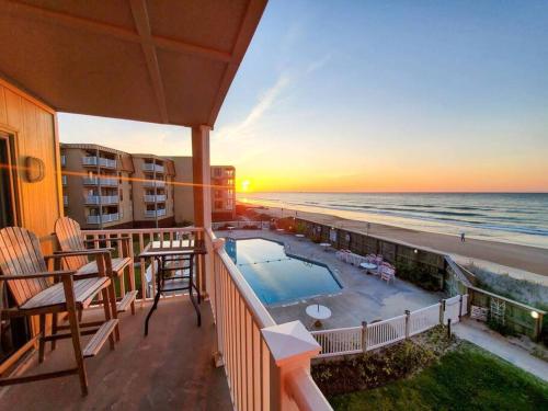 Gorgeous views, Oceanfront, Pool,The Driftwood! - Apartment - North Topsail Beach