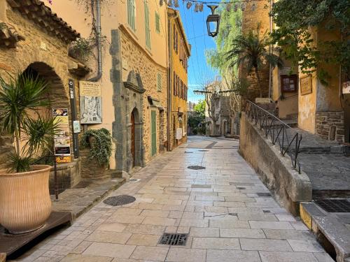 Studio Liège, vue mer au village de Bormes les Mimosas (Studio Liege, vue mer au village de Bormes les Mimosas) in 보르므 레 미모사