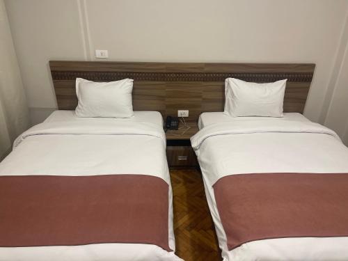 4 twin beds