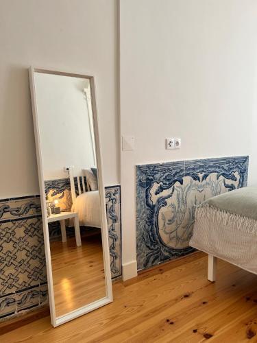 Cozy room with shared bathroom on Rua Augusta