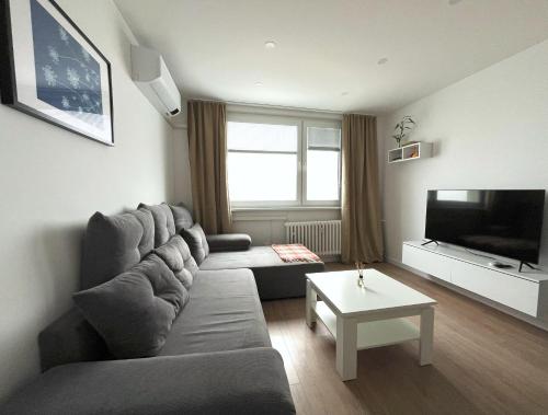 Elegant Escape apartment III - free parking, easy access to City Center, Братислава (фото 6)