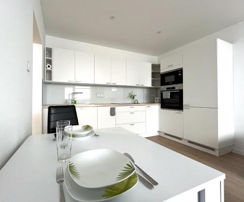 Elegant Escape apartment III - free parking, easy access to City Center, Братислава (фото 5)