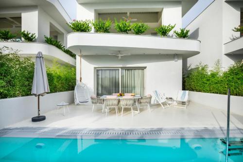 Cocoοns Luxury Suites & Villas