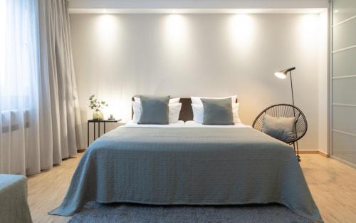 1 queen bed, 1 twin bed