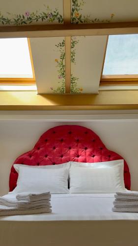 2 bedrooms, 3 beds