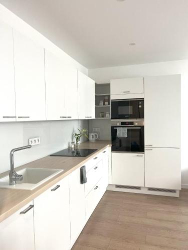 Elegant Escape apartment III - free parking, easy access to City Center, Братислава (фото 8)