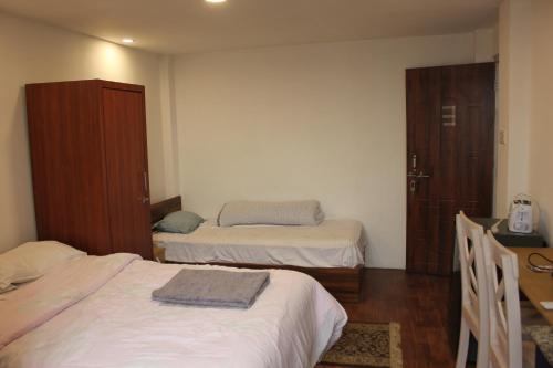 2 double beds