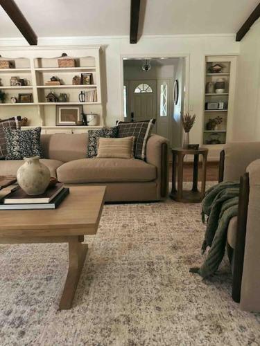 Texarkana Luxury 4BR Home on Bringle Lake Trail in Texarkana, USA