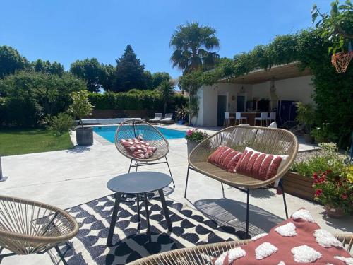 MAGNIFIQUE VILLA D’ARCHITECTE avec piscine - Location, gîte - Saint-Laurent-d'Aigouze