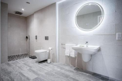 Suite 8 - Sleeping Giant Hotel - Pen Y Cae Inn, Brecon (foto 6)
