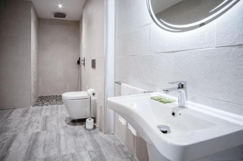 Suite 8 - Sleeping Giant Hotel - Pen Y Cae Inn, Brecon (foto 9)