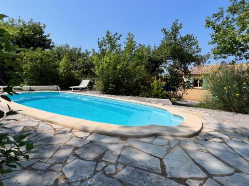 Villa CLÉVIE 3 Étoiles avec piscine privée sur les hauteurs de Faucon, à 15 kilomètres du Mont Ventoux