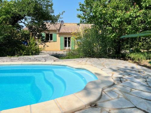 Villa CLÉVIE 3 Étoiles avec piscine privée sur les hauteurs de Faucon, à 15 kilomètres du Mont Ventoux