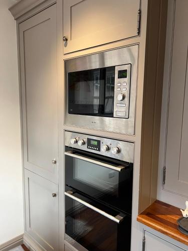 Sunnyside, Bath – 3 Bedroom Cottage With Parking in เคลส์ตัน