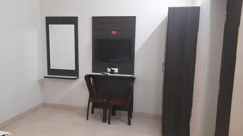 Superior Double Room room in Hotel AKSHITH Inn