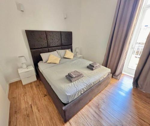 Central and modern Valletta flat