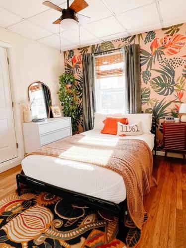 Pura Vida at Long Beach, second story apartment with private entrance in Long Beach, USA