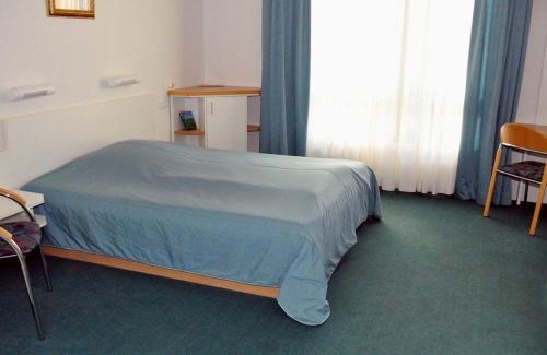 1 twin bed
