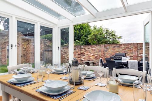 SandiComplex - 2 properties joined by a garden gate, Sandwich (photo 6)