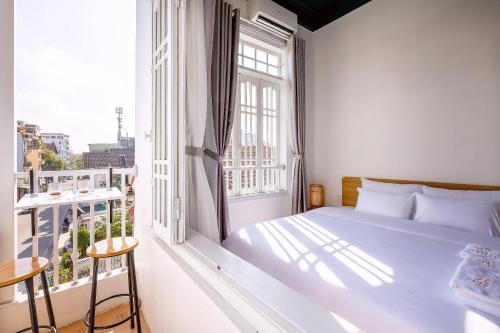 Deluxe Double Room with Balcony room in Lemi - Homestay in Hue