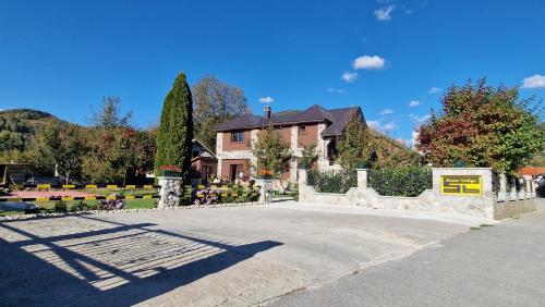 Létesítmények, Stone Lodge 1 in Smailagića Polje