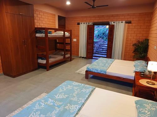 Family Suite with Balcony image 8
