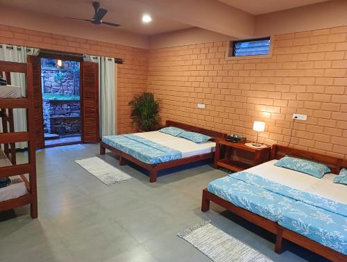 Family Suite with Balcony image 9