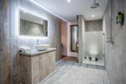 Suite 4 - Sleeping Giant Hotel - Pen Y Cae Inn, Brecon (zdjęcie 8)