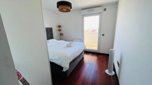 Peaceful and Cosy Flat with Secured Free Parking and Balcony