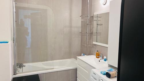 Peaceful and Cosy Flat with Secured Free Parking and Balcony