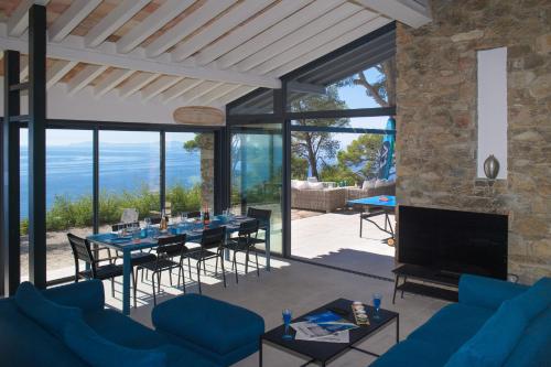 Villa 6 chambres, vue mer sur 180°,plage privée. - Location, gîte - Cavalaire-sur-Mer