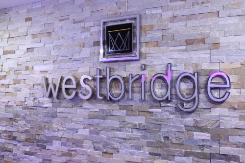 Westbridge Inn & Suites