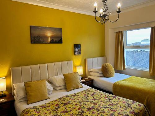 Babbacombe Palms - image 2