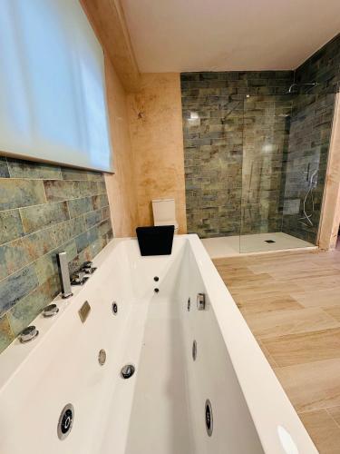 Cherry JACUZZI Apartment, Ronda (fotografie 11)