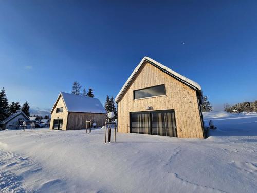 PauchHuts, Horní Planá