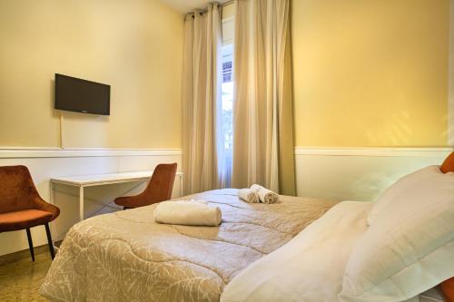 Double Room with Shared Bathroom image 10