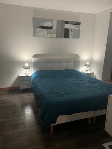 1 queen bed, 1 sofa bed