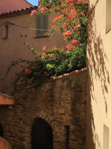 Studio Liège, vue mer au village de Bormes les Mimosas (Studio Liege, vue mer au village de Bormes les Mimosas) in 보르므 레 미모사