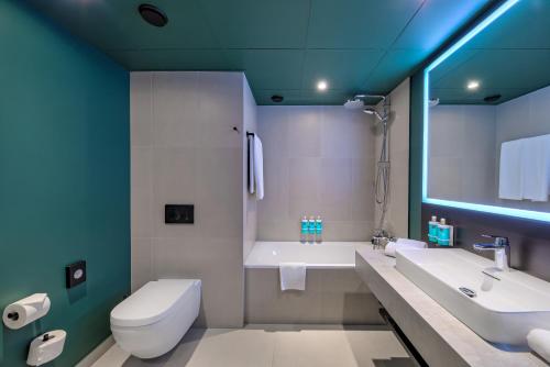 room detail thumbnail 2
