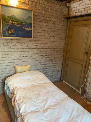 Brussels Guesthouse - Private bedroom and bathroom