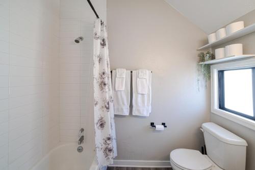 Perfect Workation Spot, Fast Wi-Fi, Fully Stocked - Tap to explore photos