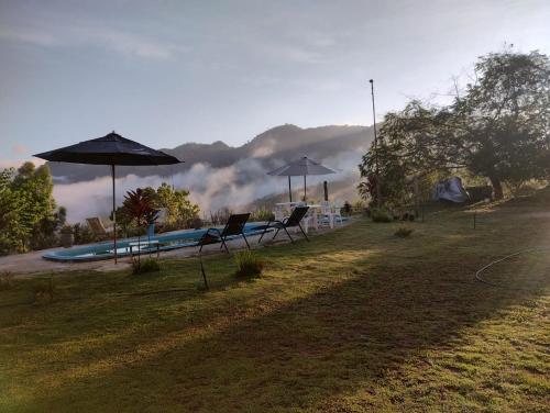 CHÁCARA DOMINGOS MARTINS - SANTO GRAAL - Montanhas, Corredeiras, Piscina, Natureza e Paz