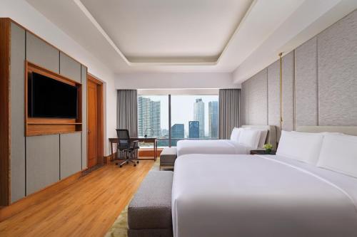 The Ritz-Carlton Jakarta, Mega Kuningan