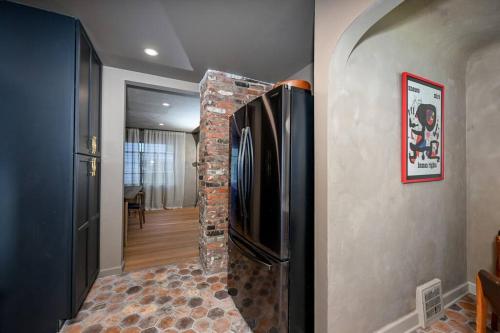 SuperHost PLUS ~ Designer Inspired Boynton Bungalow in Cleveland Heights, USA